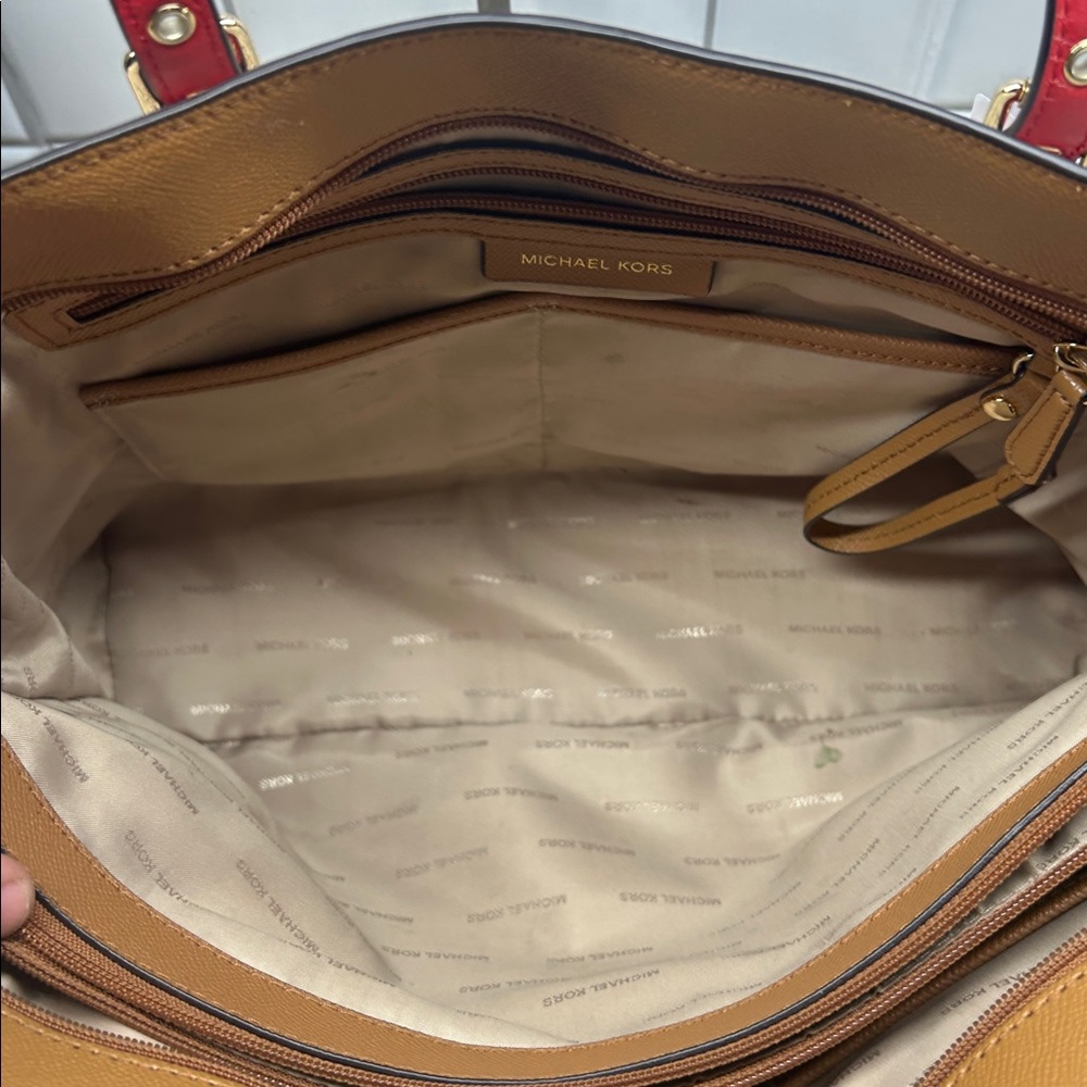 4950 Michael Kors vanilla tan and red voyager tote bag 254674950 - Picture 5 of 13